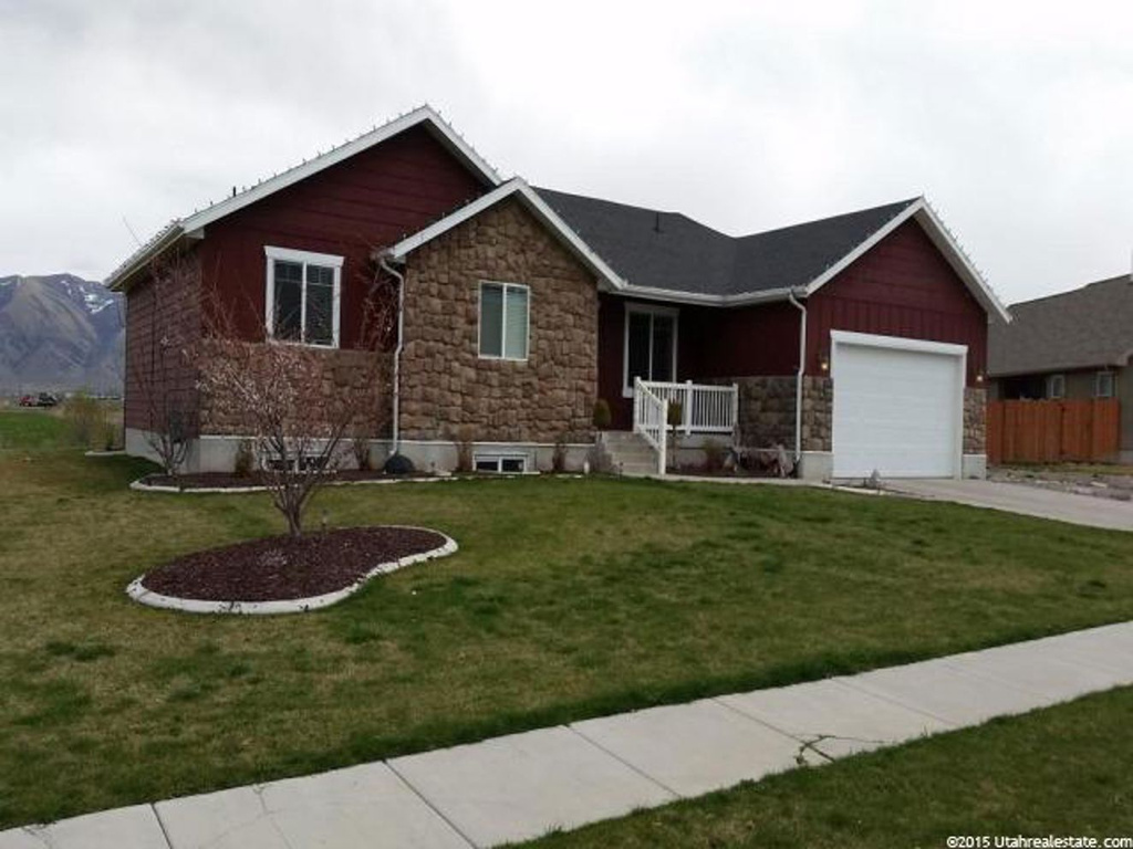 574 N 850 E, Wellsville, UT 84339