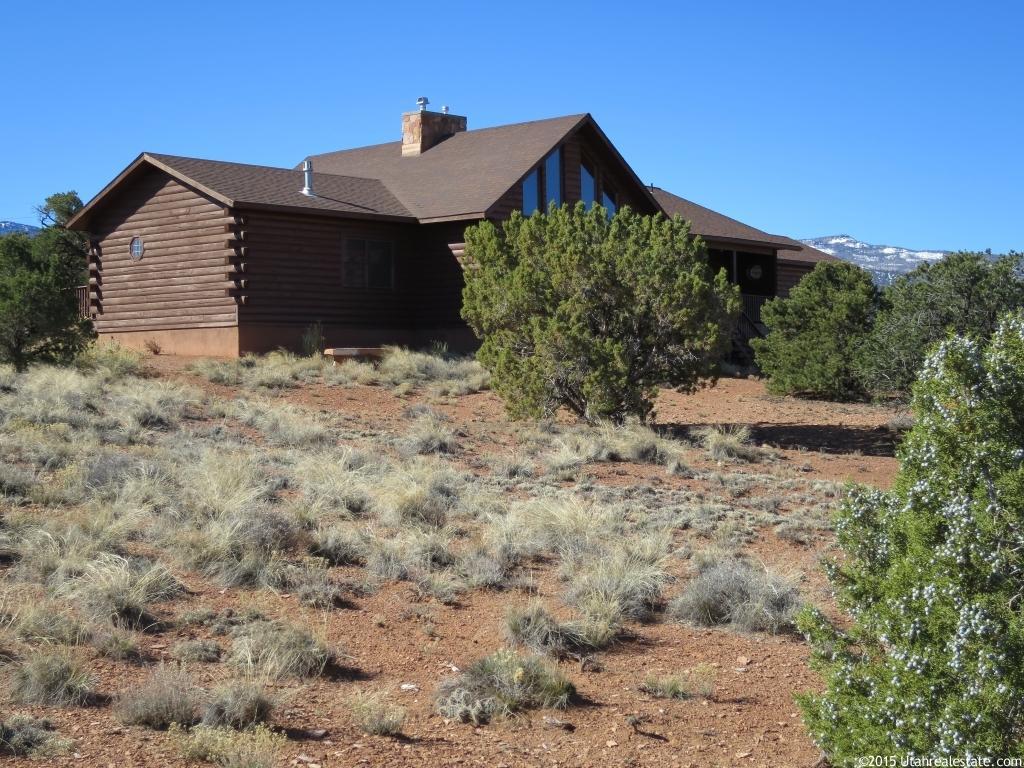 561 S Cougar Rd E, Torrey, UT 84775