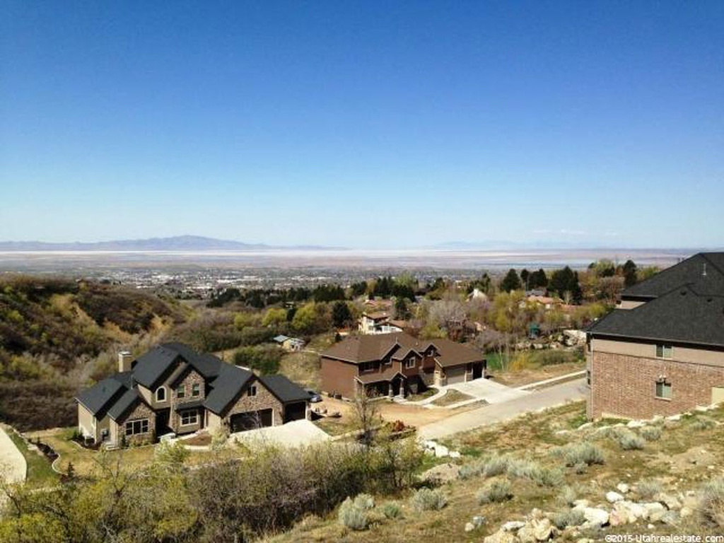 1735 S Temple St #203, Bountiful, UT 84010