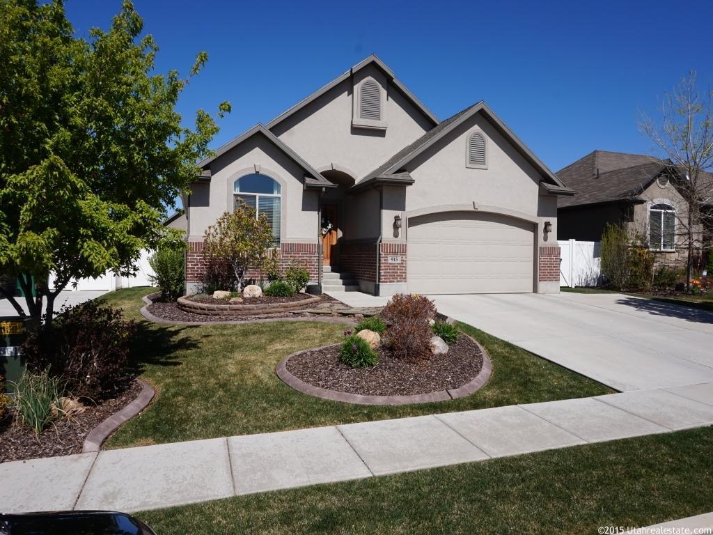 913 E James Cir S, Clearfield, UT 84015