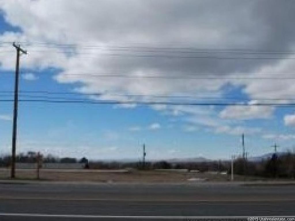 1963 N Main St E, Sunset, UT 84015