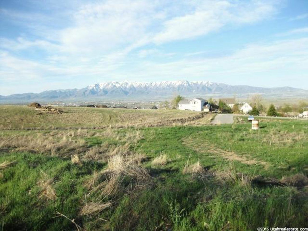 225 N 900 E #1, Hyde Park, UT 84318