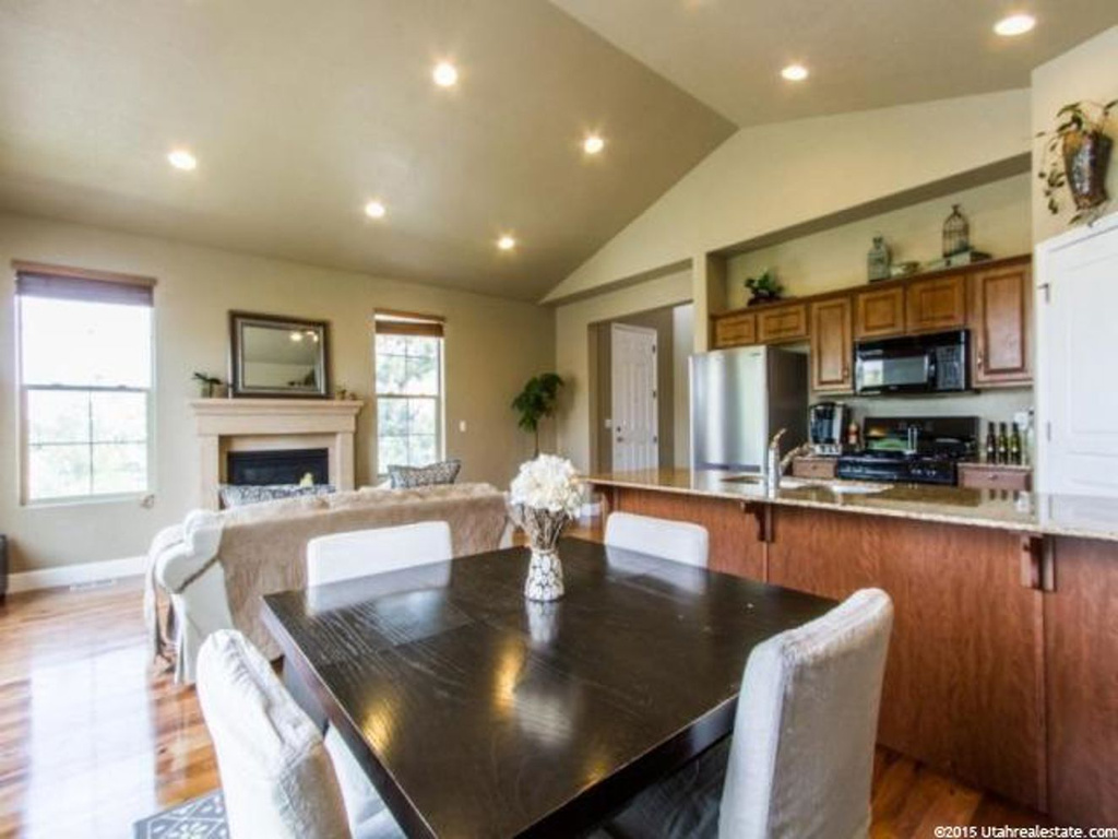 152 N 360 W, Centerville, UT 84014