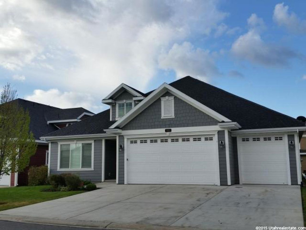 832 N Double Eagle Dr, Midway, UT 84049
