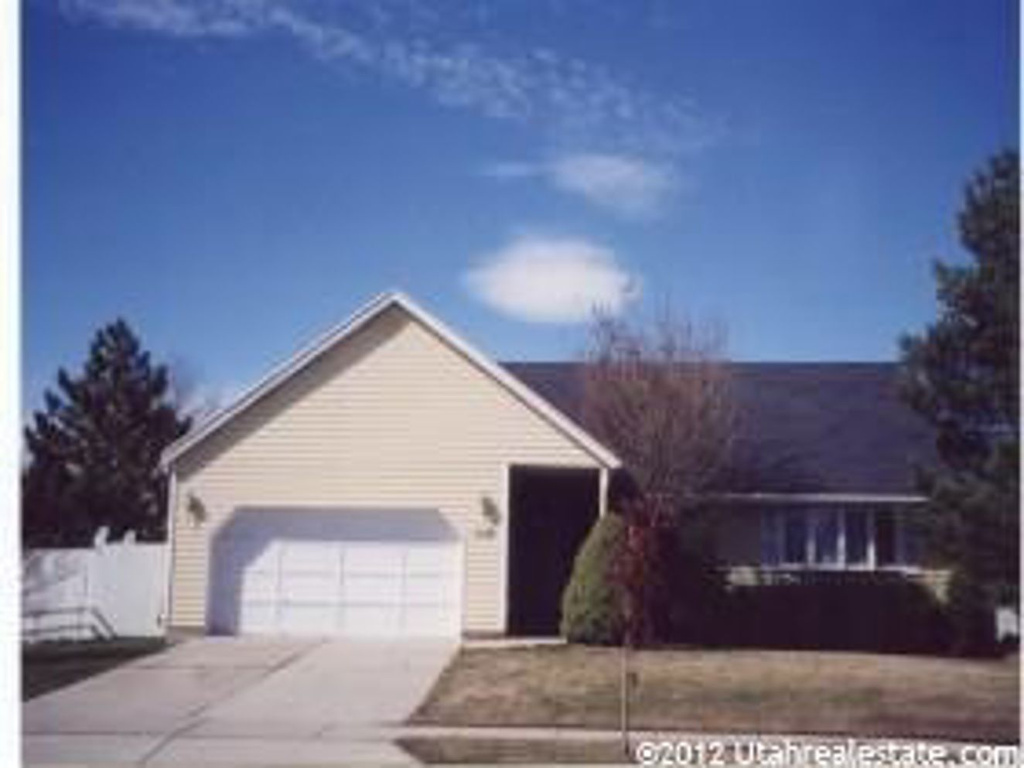5318 Wildflower Ln, Murray, UT 84123