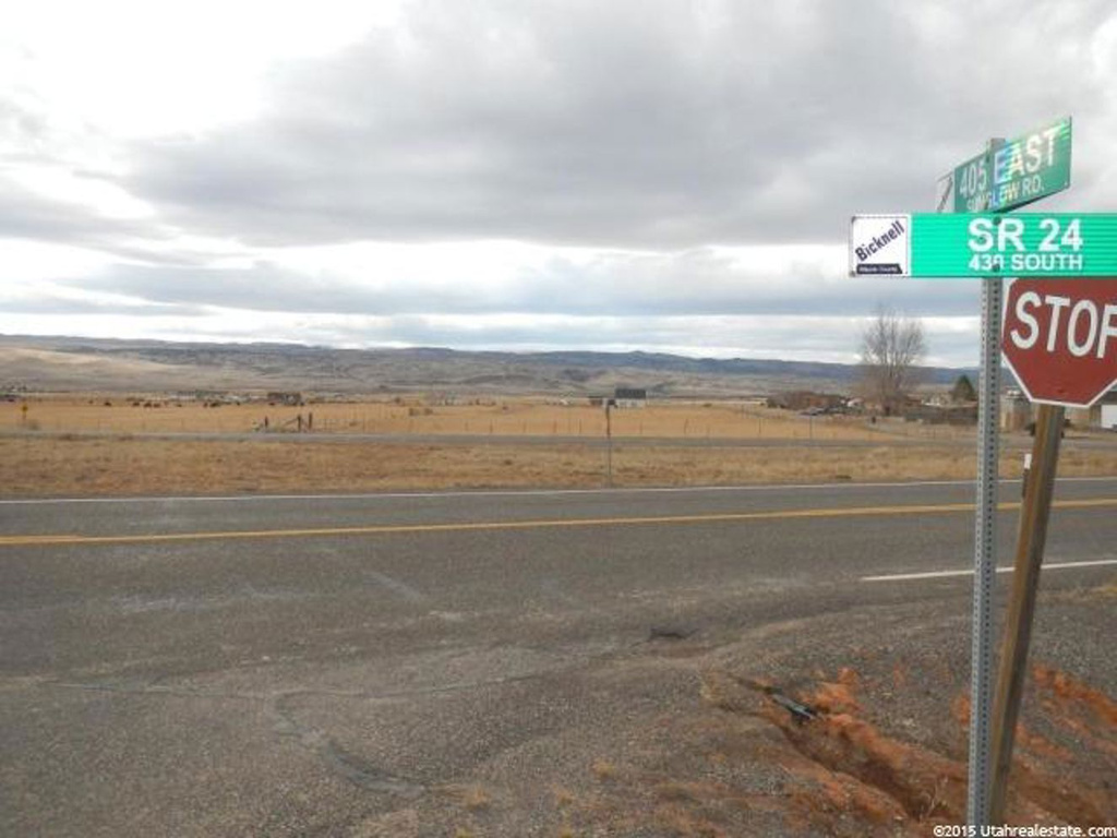 106 E 400 S #6, Bicknell, UT 84715