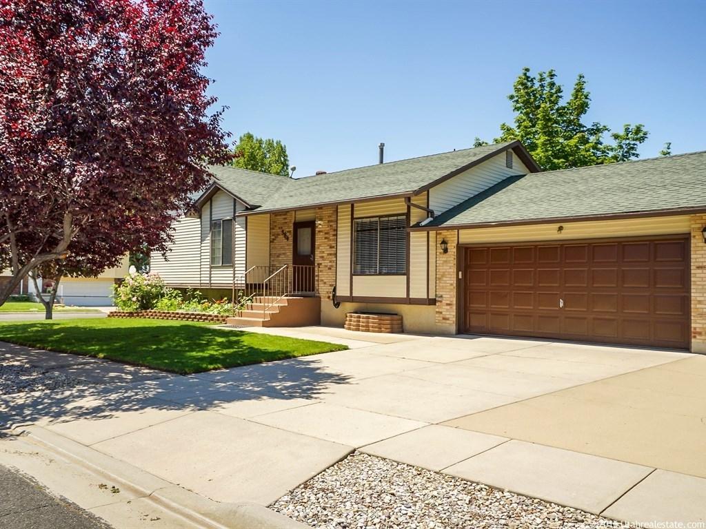 581 N 1300 W, Clinton, UT 84015