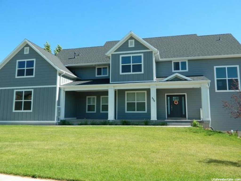520 E 100 S, Hyde Park, UT 84318