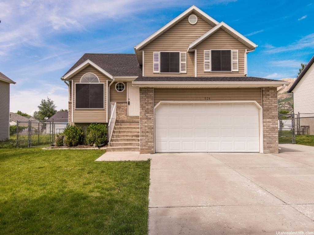 924 E Canfield Dr N, Ogden, UT 84404