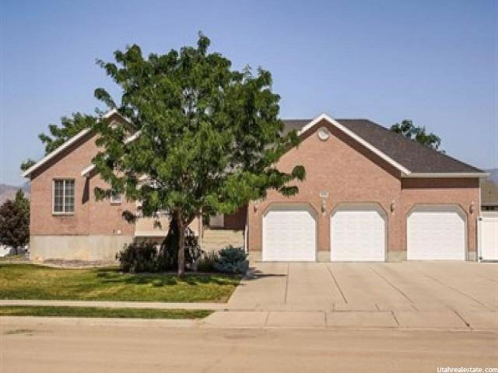 2394 N 3000 W, Clinton, UT 84015