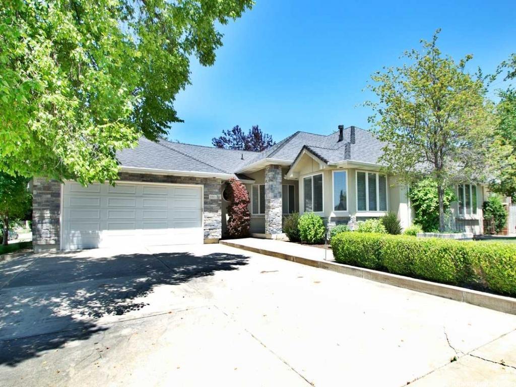 701 E Woodland Valley Dr S, Kaysville, UT 84037
