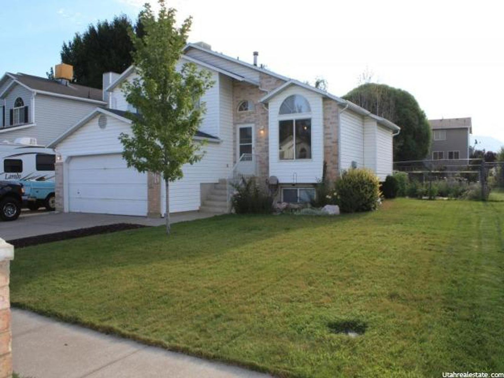 5560 S 3375 W, Roy, UT 84067