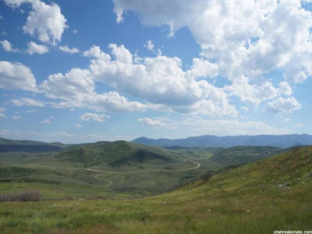 214 Oakview Dr #212, Wanship, UT 84017