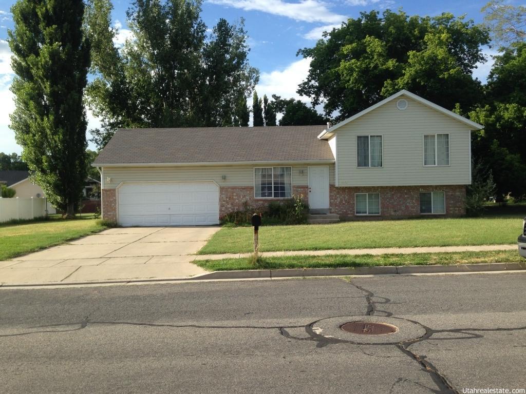 1042 W 1550 N, Clinton, UT 84015