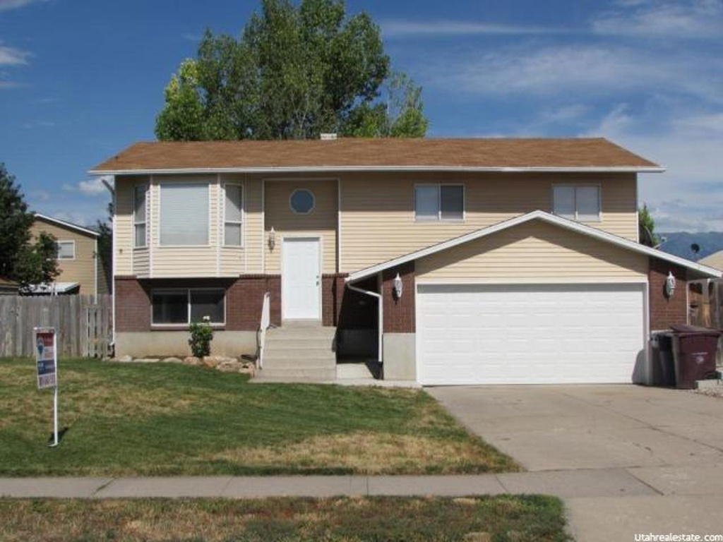5792 S 3975 W, Roy, UT 84067