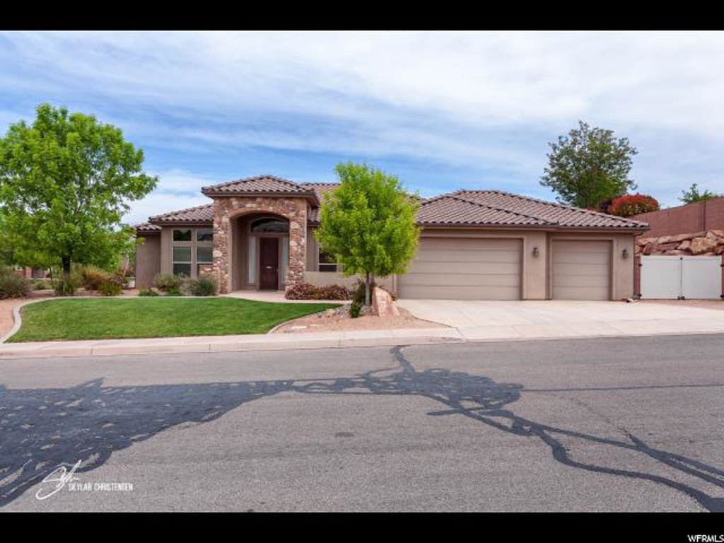 1041 E Silver Shadows Dr, Washington, UT 84780