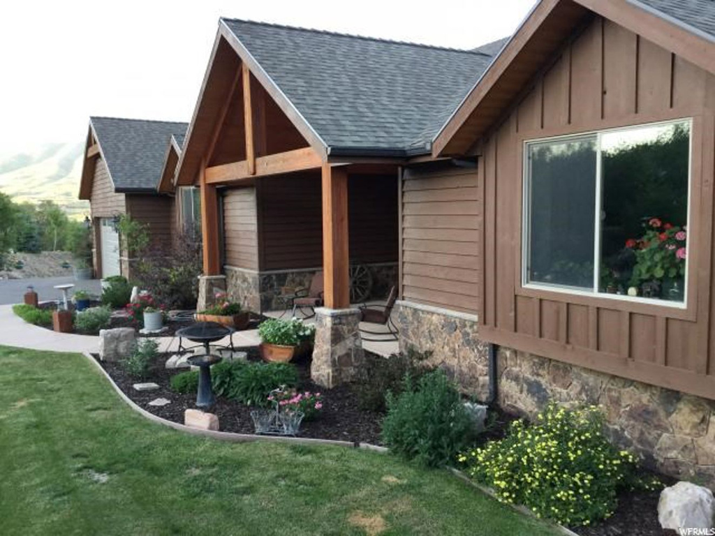 1093 Lakeside Ct N, Eden, UT 84310