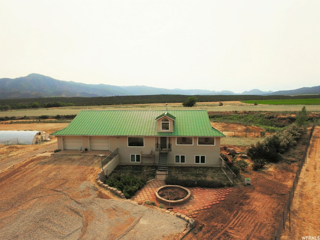 1068 S 3500 E, New Harmony, UT 84757