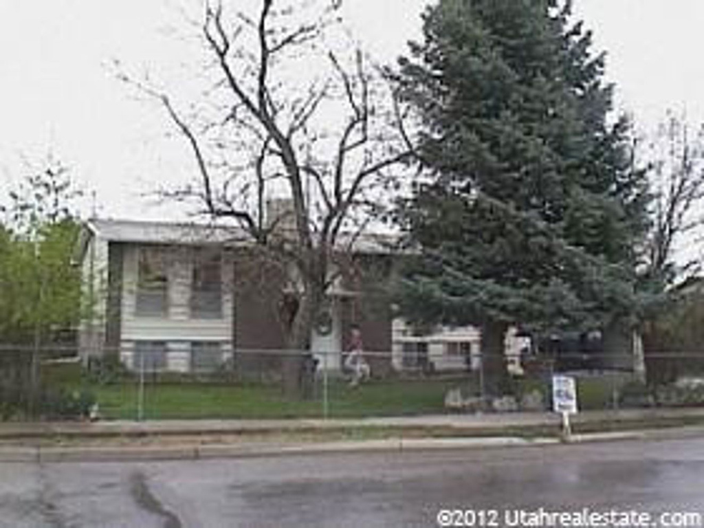 2065 S Main St, Clearfield, UT 84015