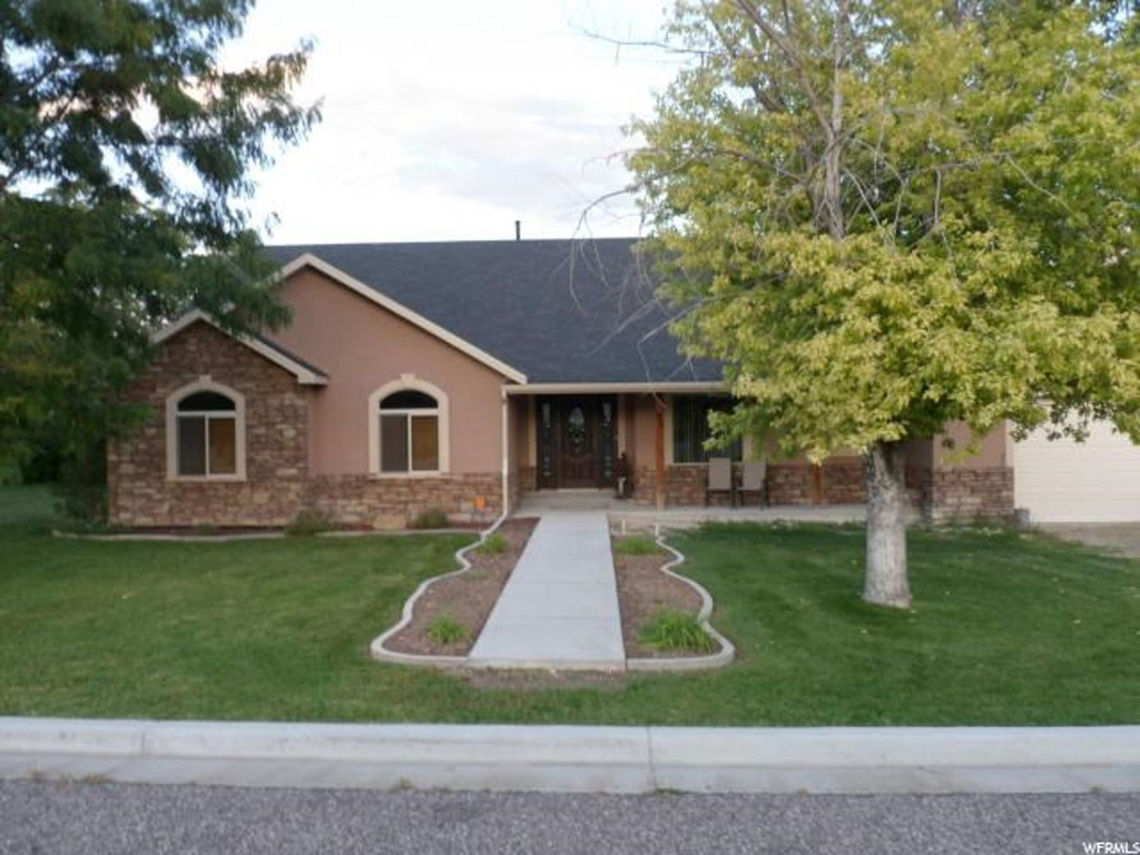180 N 100 E, Ferron, UT 84523