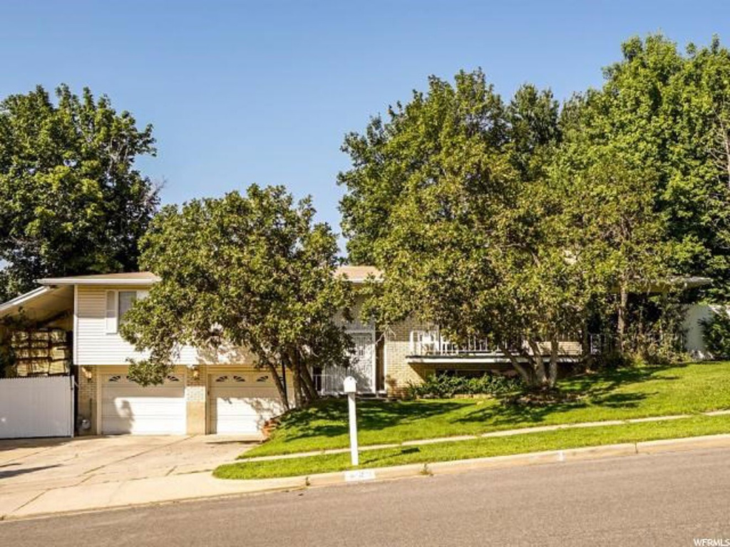 951 E Elaine Dr, Bountiful, UT 84010