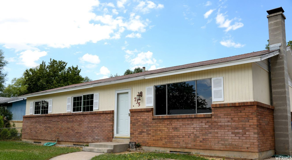 735 Canyon View Dr, Hyrum, UT 84319