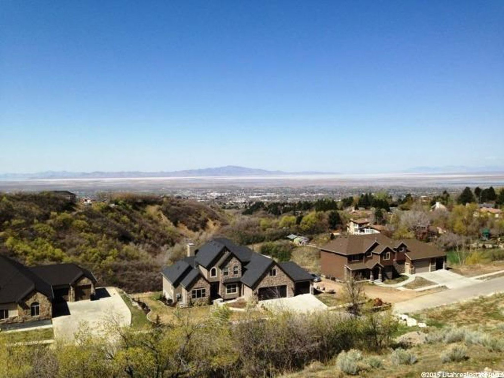 1735 S Temple St #203, Bountiful, UT 84010