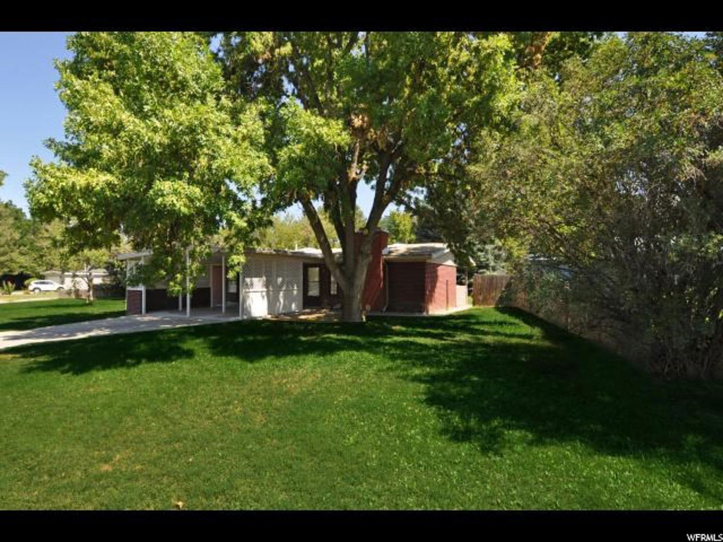 5817 S Lakeside Dr E, Murray, UT 84121