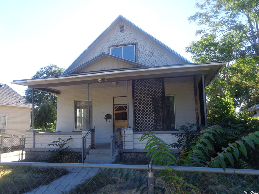 2071 S Jefferson Ave E, Ogden, UT 84401