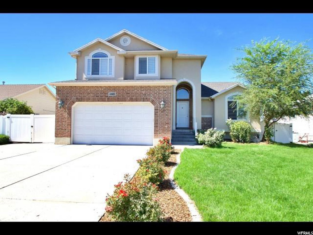 1949 N 2595 W, Clinton, UT 84015