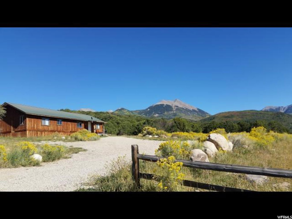 17 E Burro Pass Rd, Moab, UT 84532