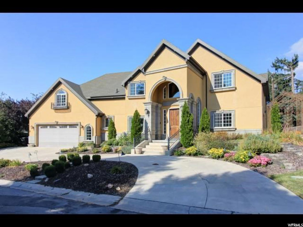 2765 E Blue Spruce Dr, Holladay, UT 84117