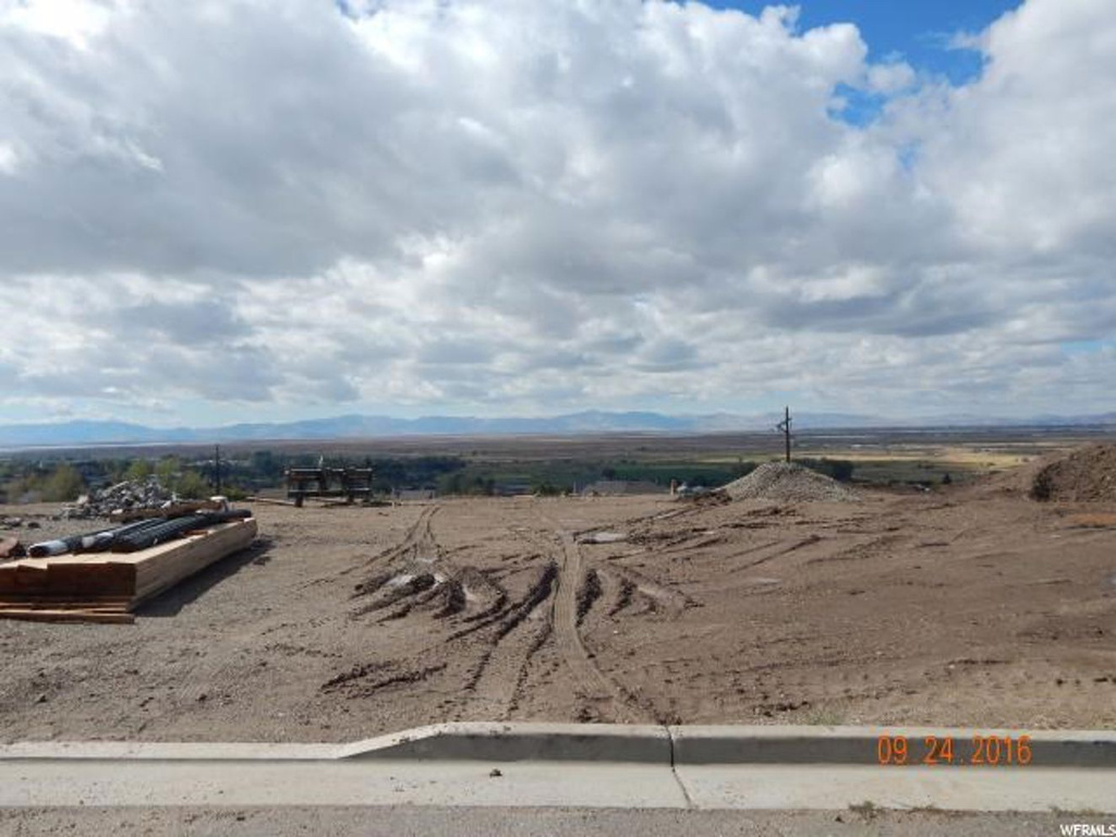 1872 Maple Hills Dr S #6, Perry, UT 84302