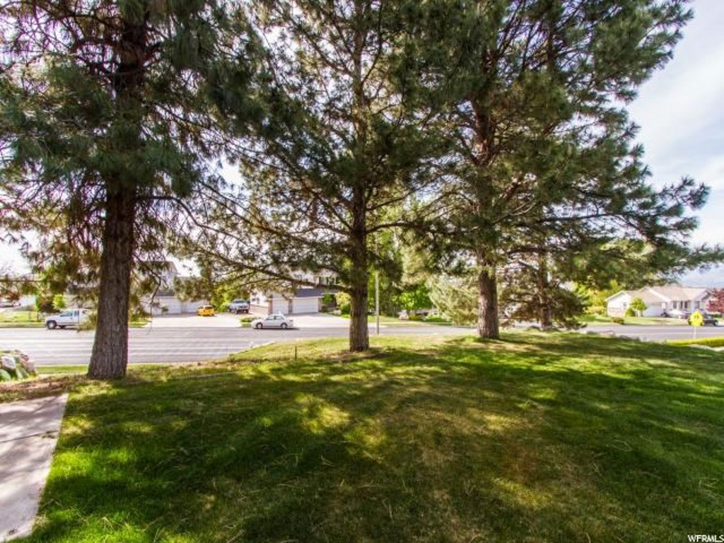 3223 S Davis Blvd #3, Bountiful, UT 84010