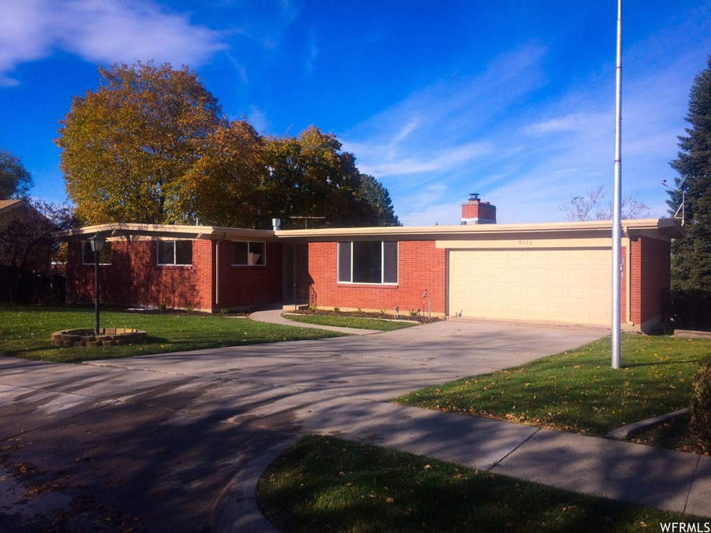 8516 S Colene Dr E, Sandy, UT 84094