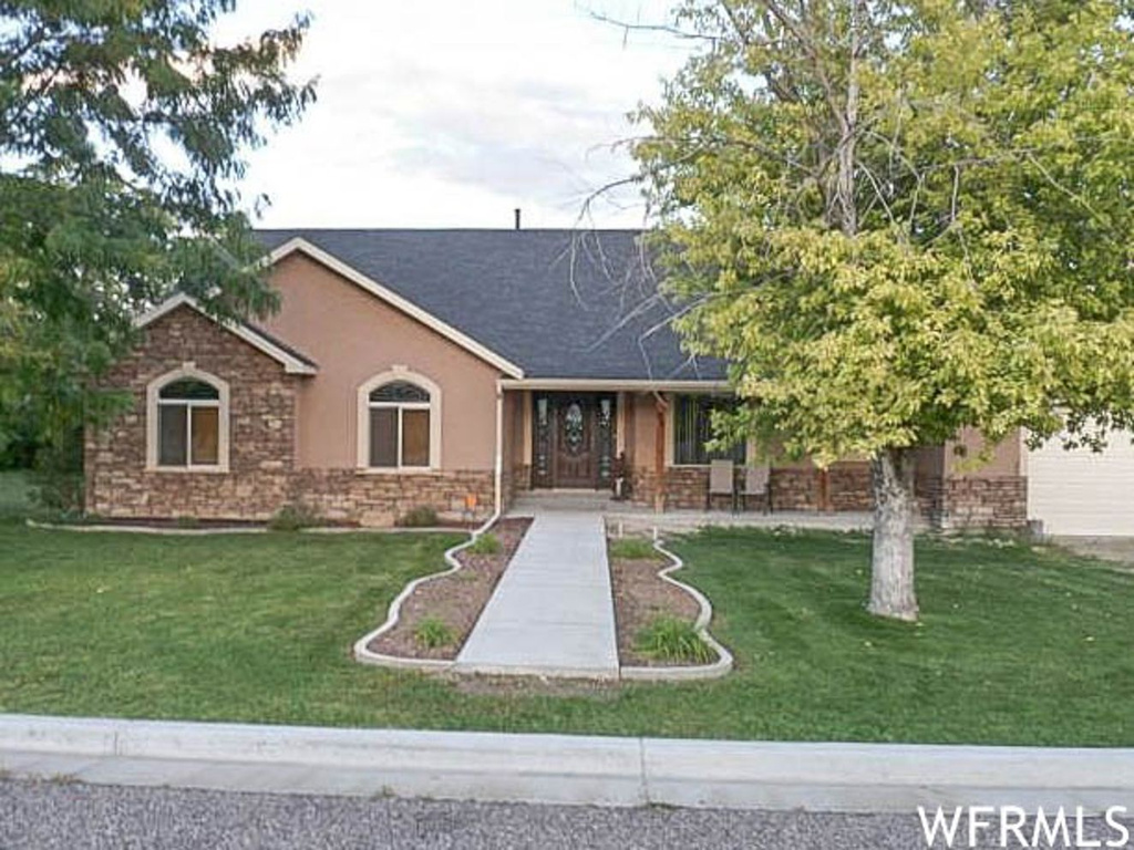 180 N 100 E, Ferron, UT 84523
