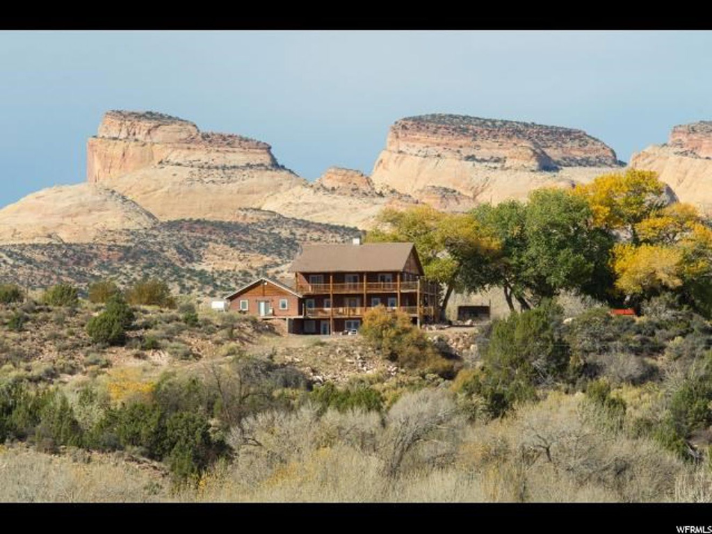 4400 S Notom Rd E, Torrey, UT 84775