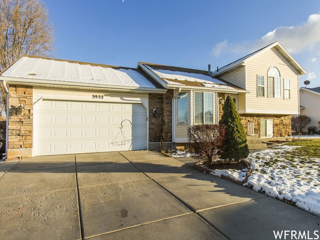 3932 S 2525 W, Roy, UT 84067