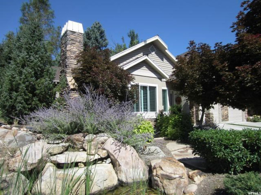 609 E Clearwater Dr S, Layton, UT 84041