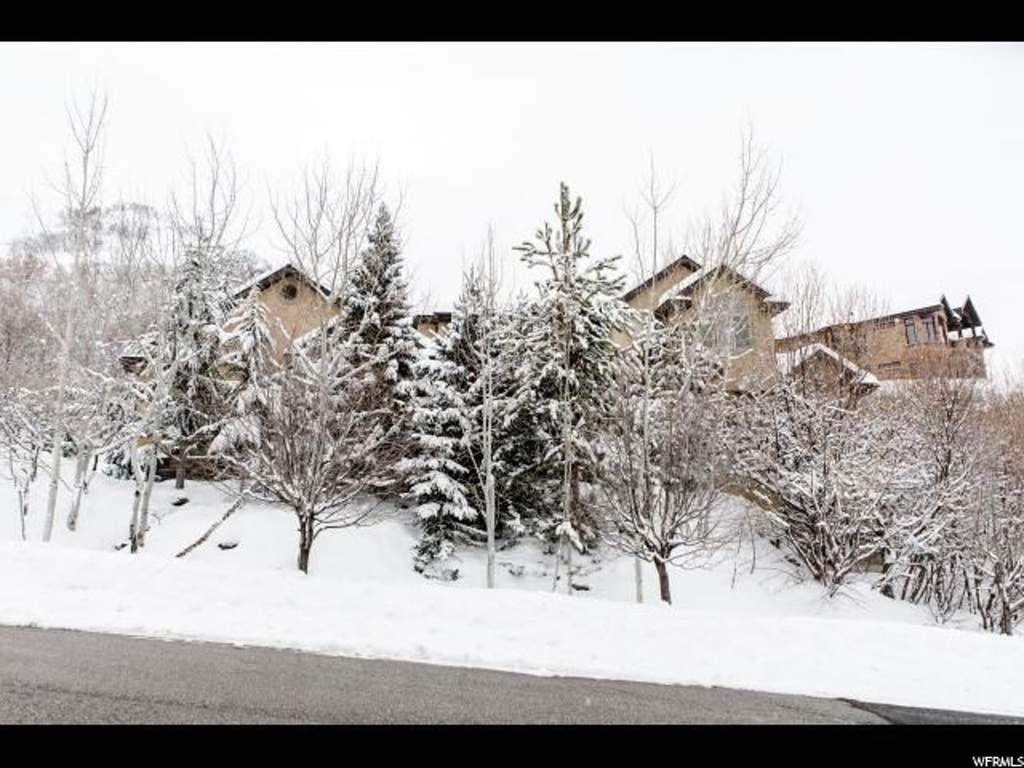 786 E Highland Oaks Dr S, Bountiful, UT 84010