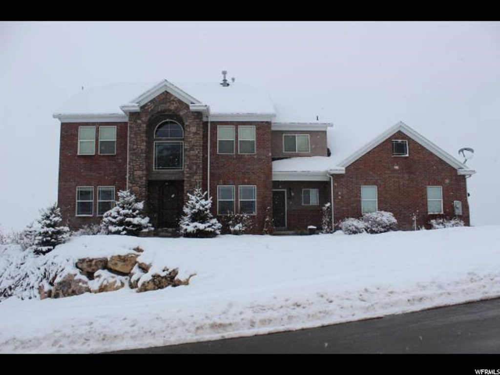 423 E Greystone Dr, Farmington, UT 84025