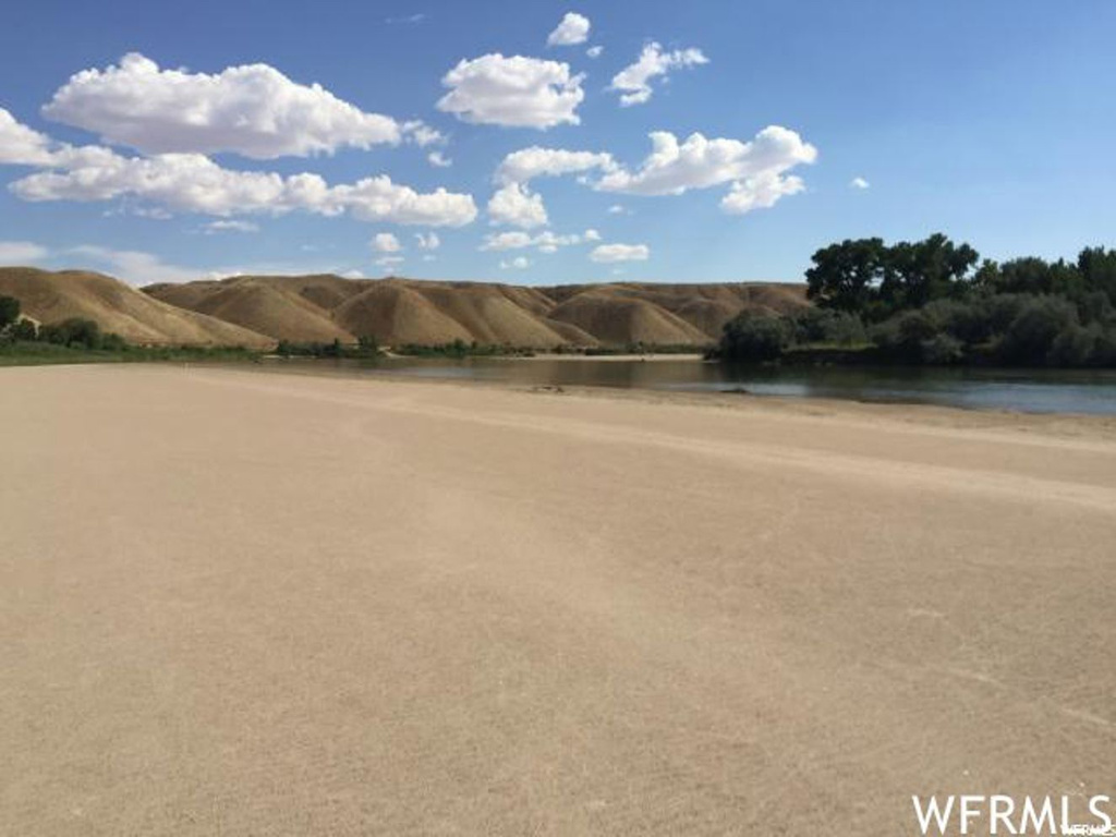 8976 E 8250 S, Jensen, UT 84035