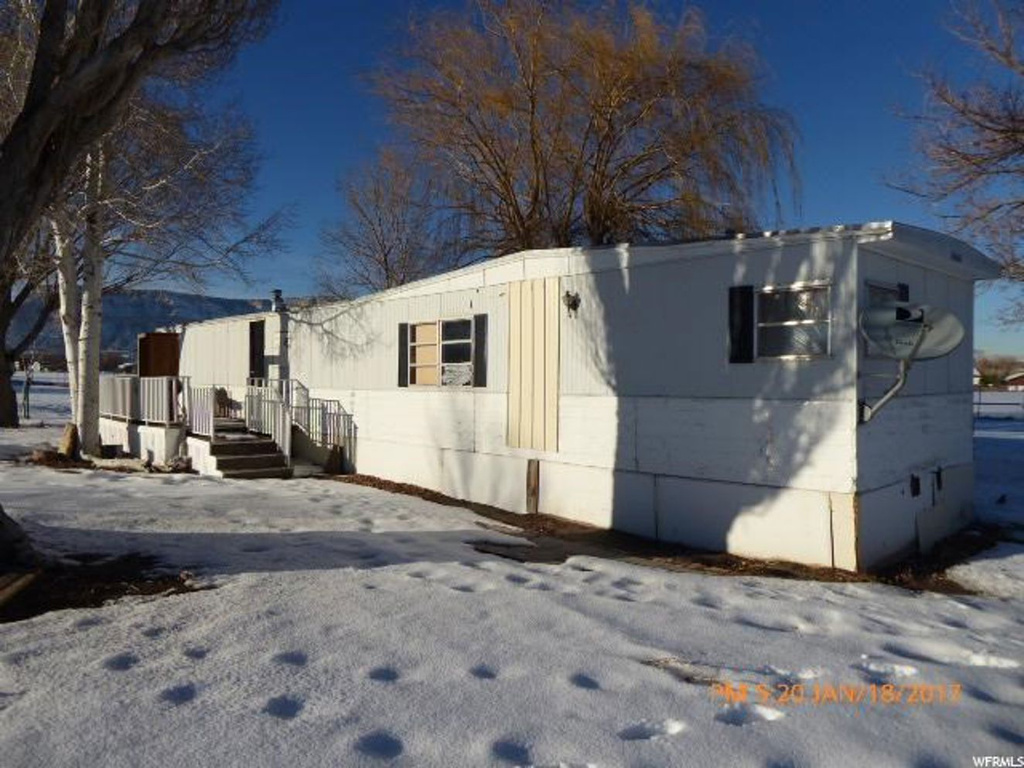 630 E State St #39, Ferron, UT 84523