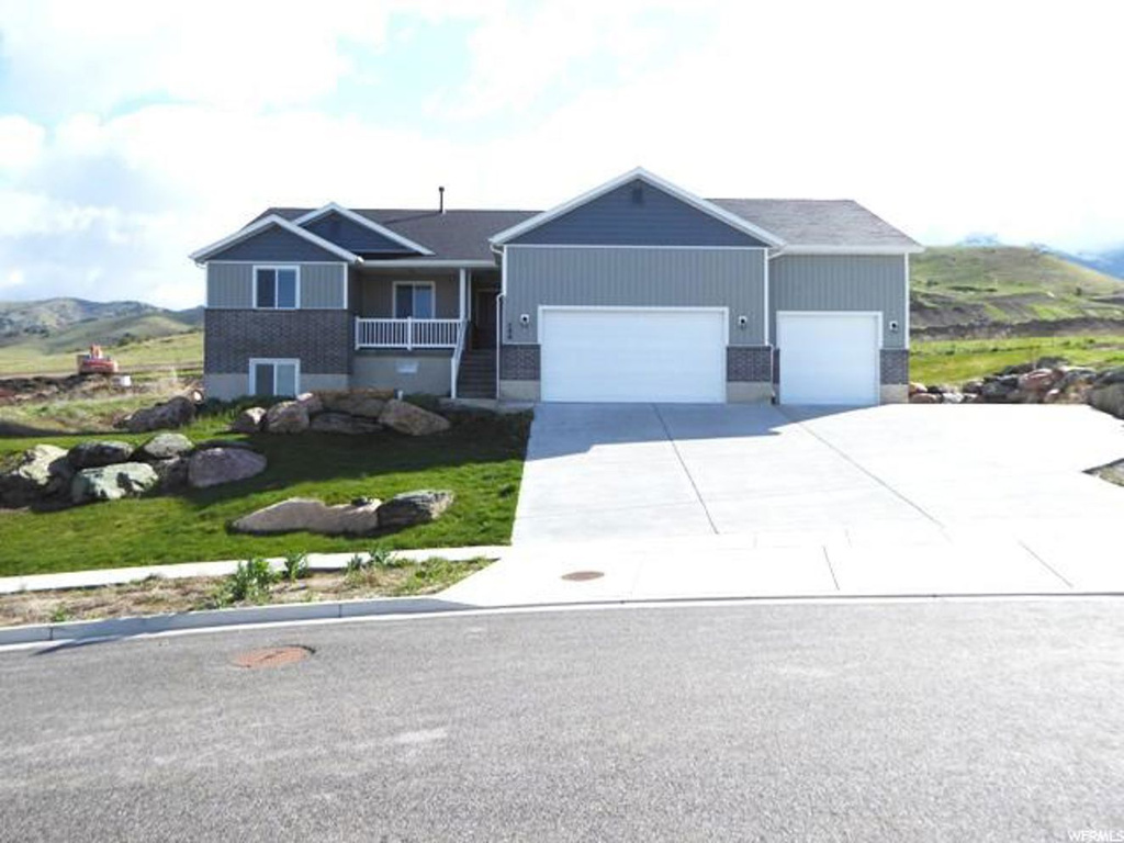544 N 800 E, Hyde Park, UT 84318
