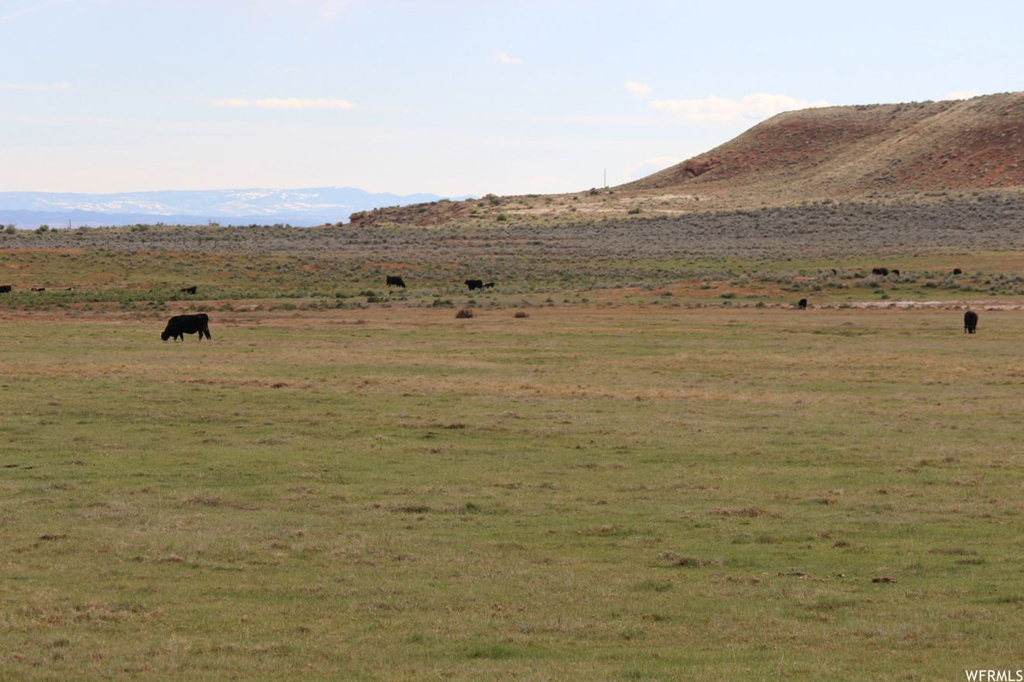 5467 N 9500 E, Lapoint, UT 84039