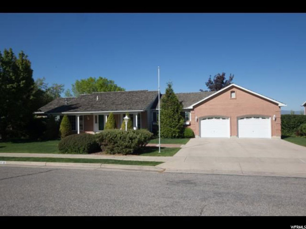 211 Eastridge Ln, Logan, UT 84321