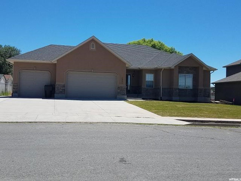 1251 W 1580 N, Clinton, UT 84015