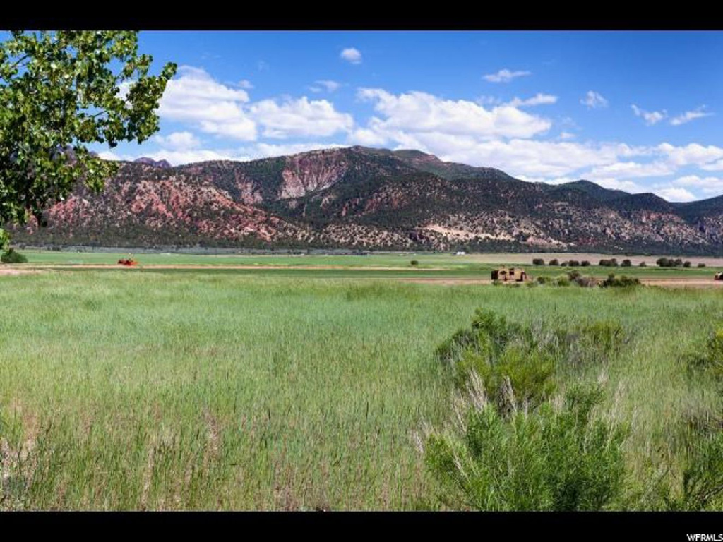 820 S 3430 E #1, New Harmony, UT 84757