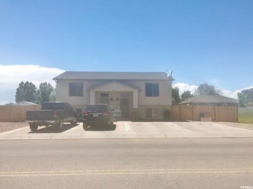 690 S 500 E, Roosevelt, UT 84066