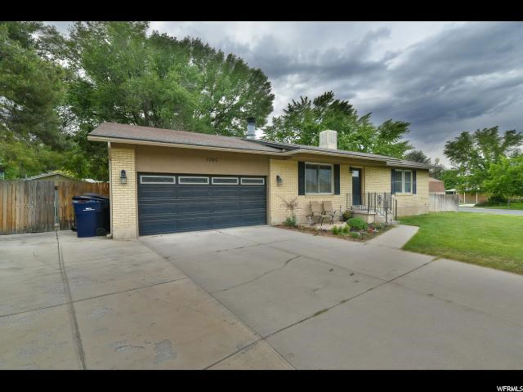 1060 E Fallbrook Way S, Sandy, UT 84094